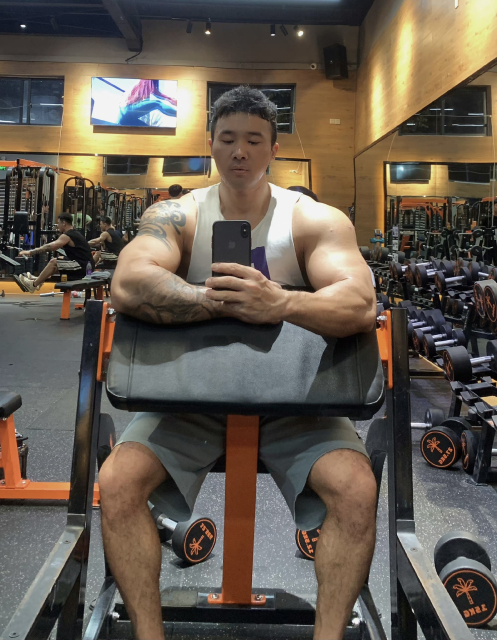 上半身确实练的很壮了#肌肉型男# #健身