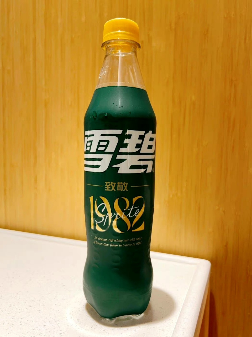 1982年的雪碧测评:只放白砂糖,有点像气泡水的口感了.