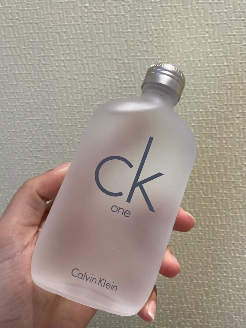 ck经典香水 1黑色: ckbe淡香水edt最著名的香水是-款无性别香水,男女