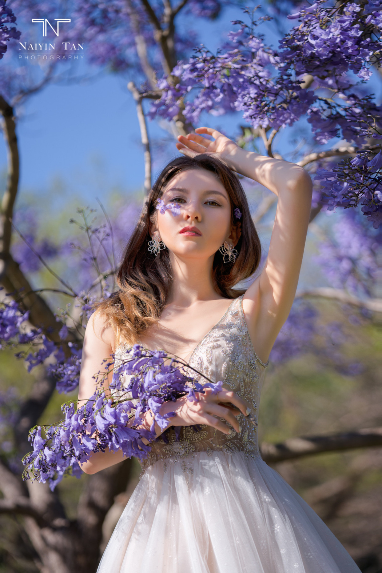 新疆美女没得说,当模特都是身材超级好,皮肤白如雪,五官超精致