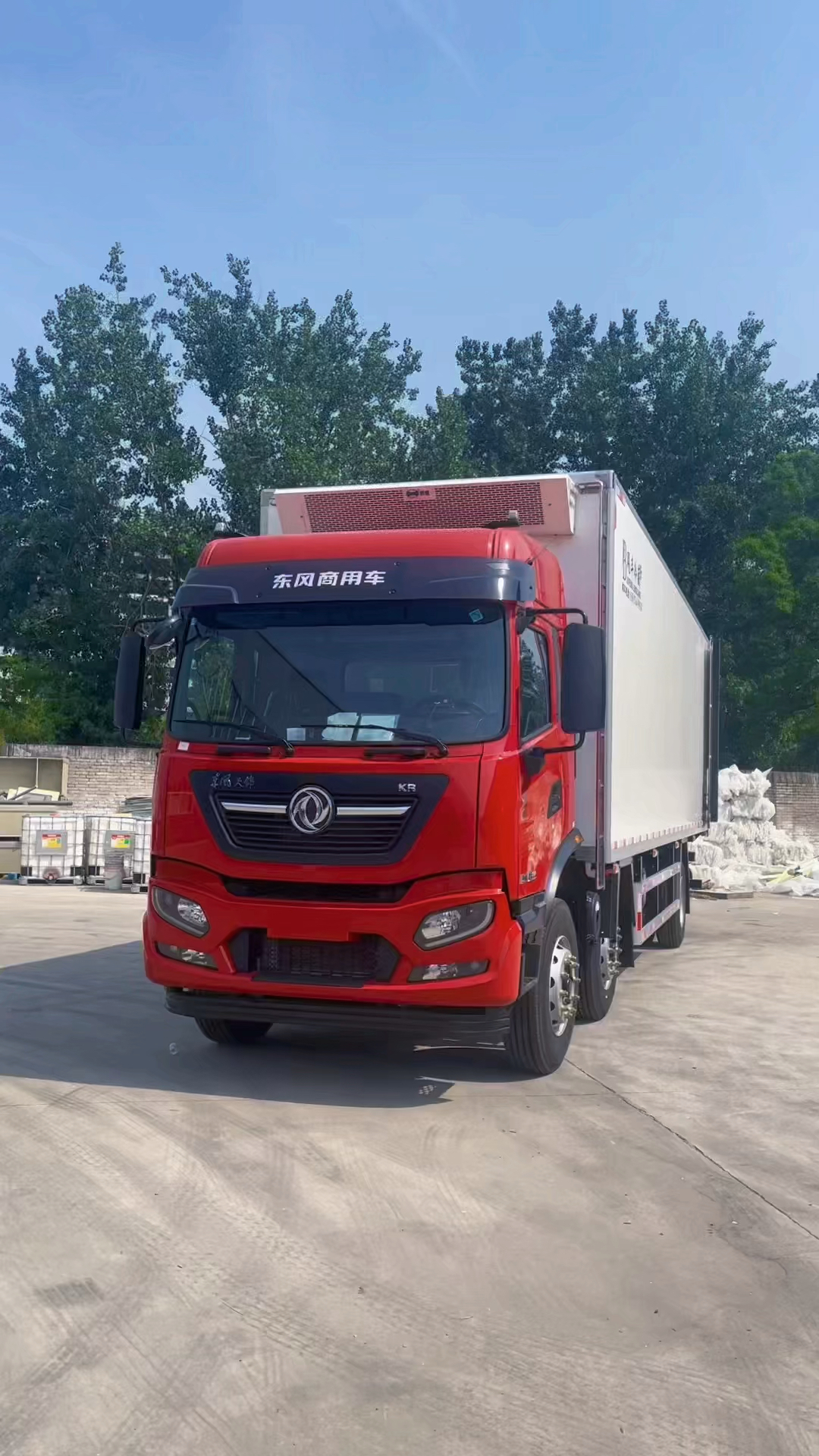 6米东风天锦小三轴冷藏车,龙擎7.