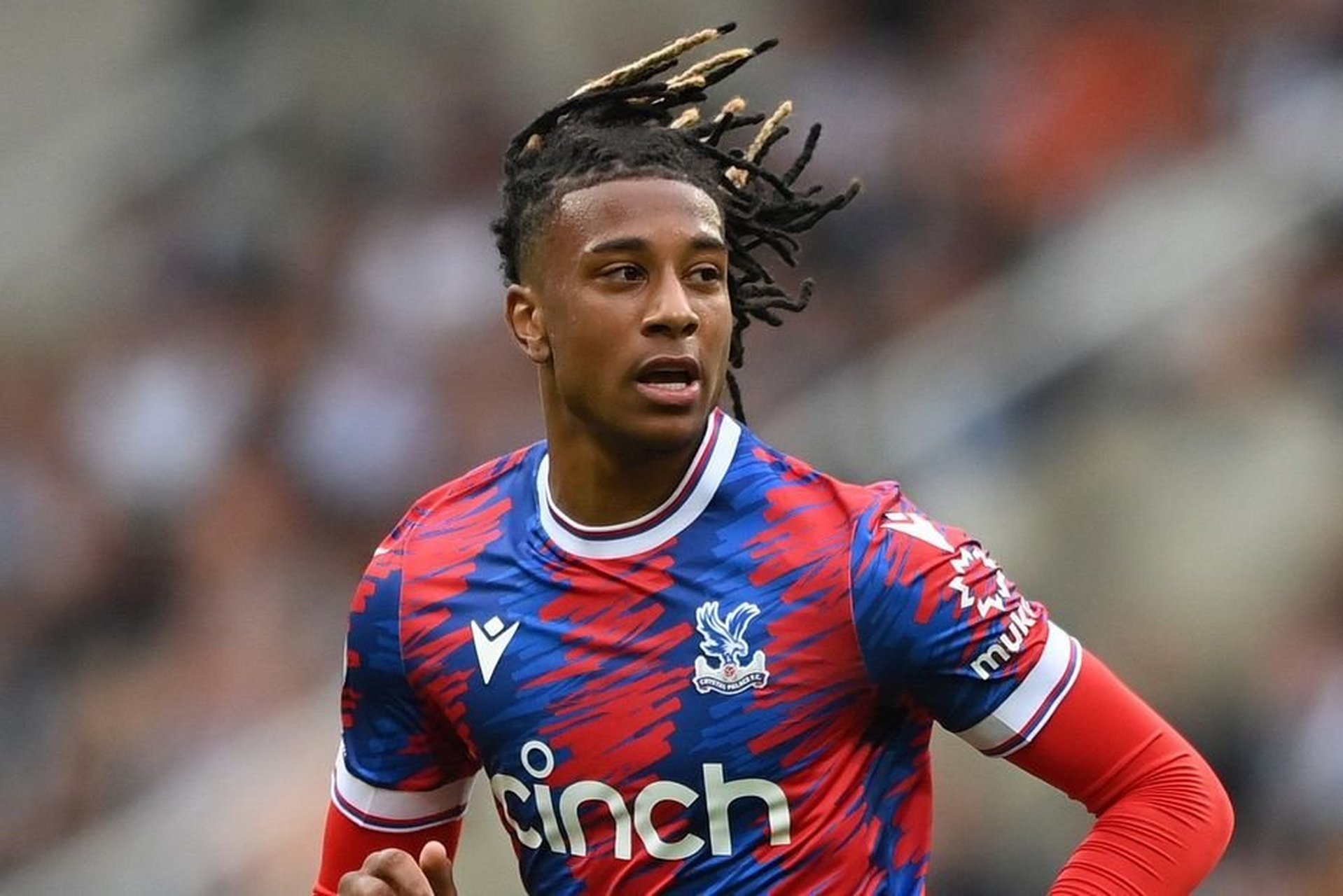 巴黎圣日耳曼相信水晶宫前锋迈克尔.奥利斯可以取代即将离开的梅西.