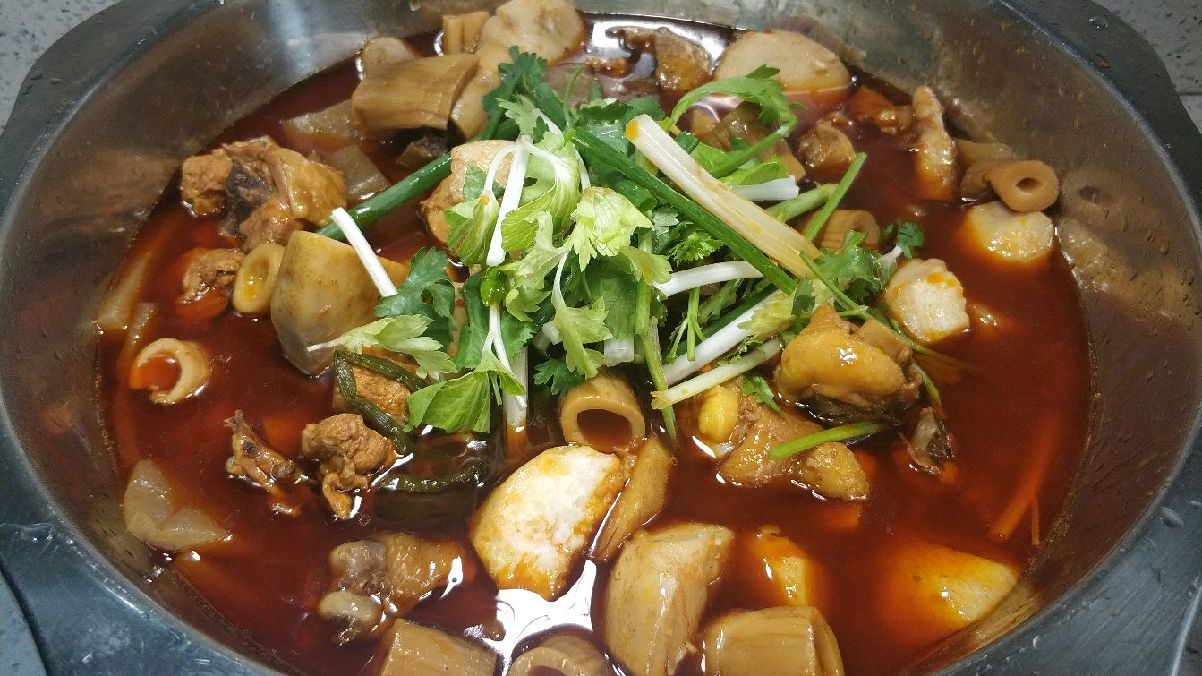 成都妹子分享笋子芋儿鸡的做法,鸡肉入味,芋儿软糯