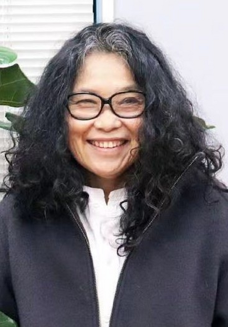 伊藤比吕美,日本现代诗诗人,小说家,随笔作家,翻译家.