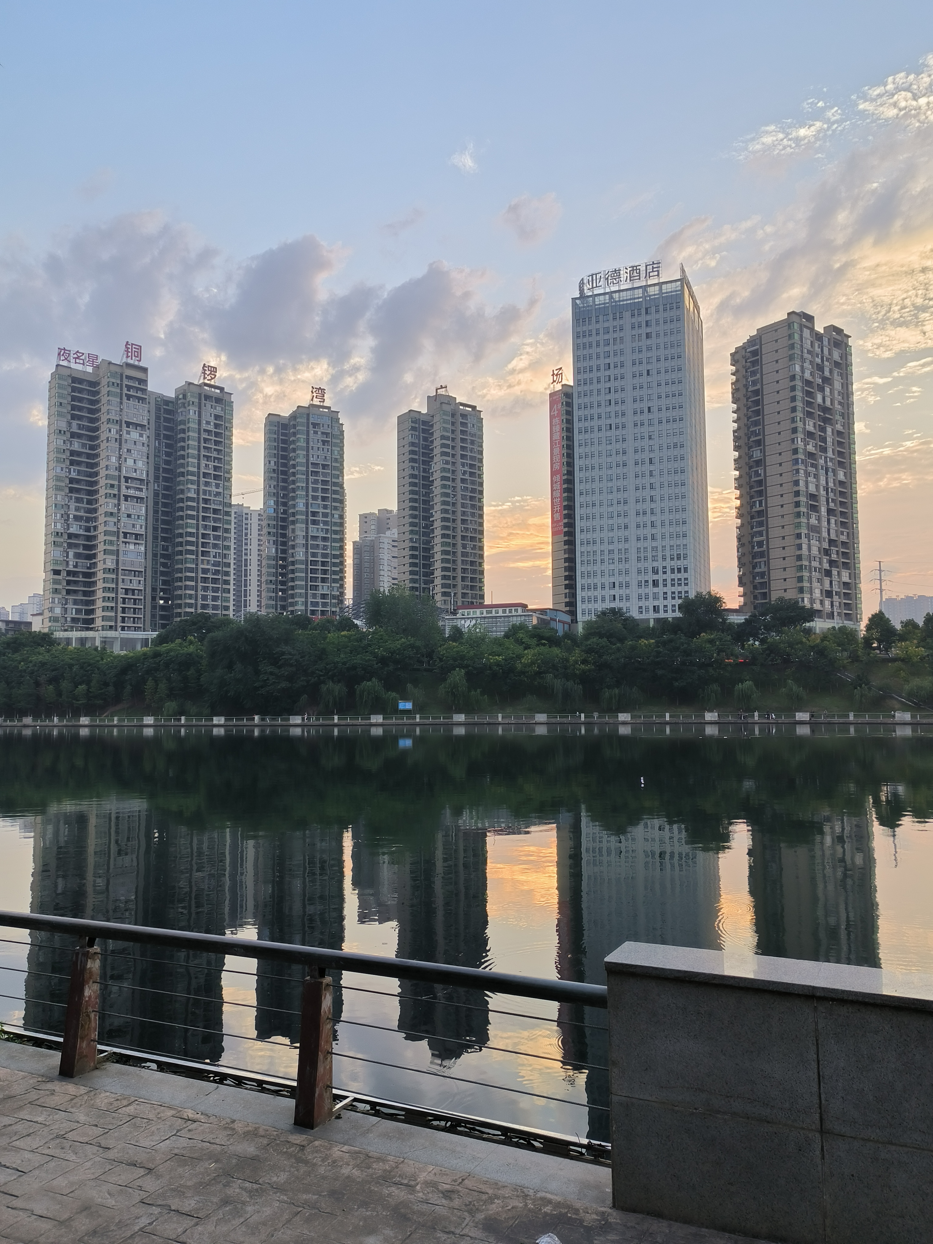 怀化市"舞水河"两岸