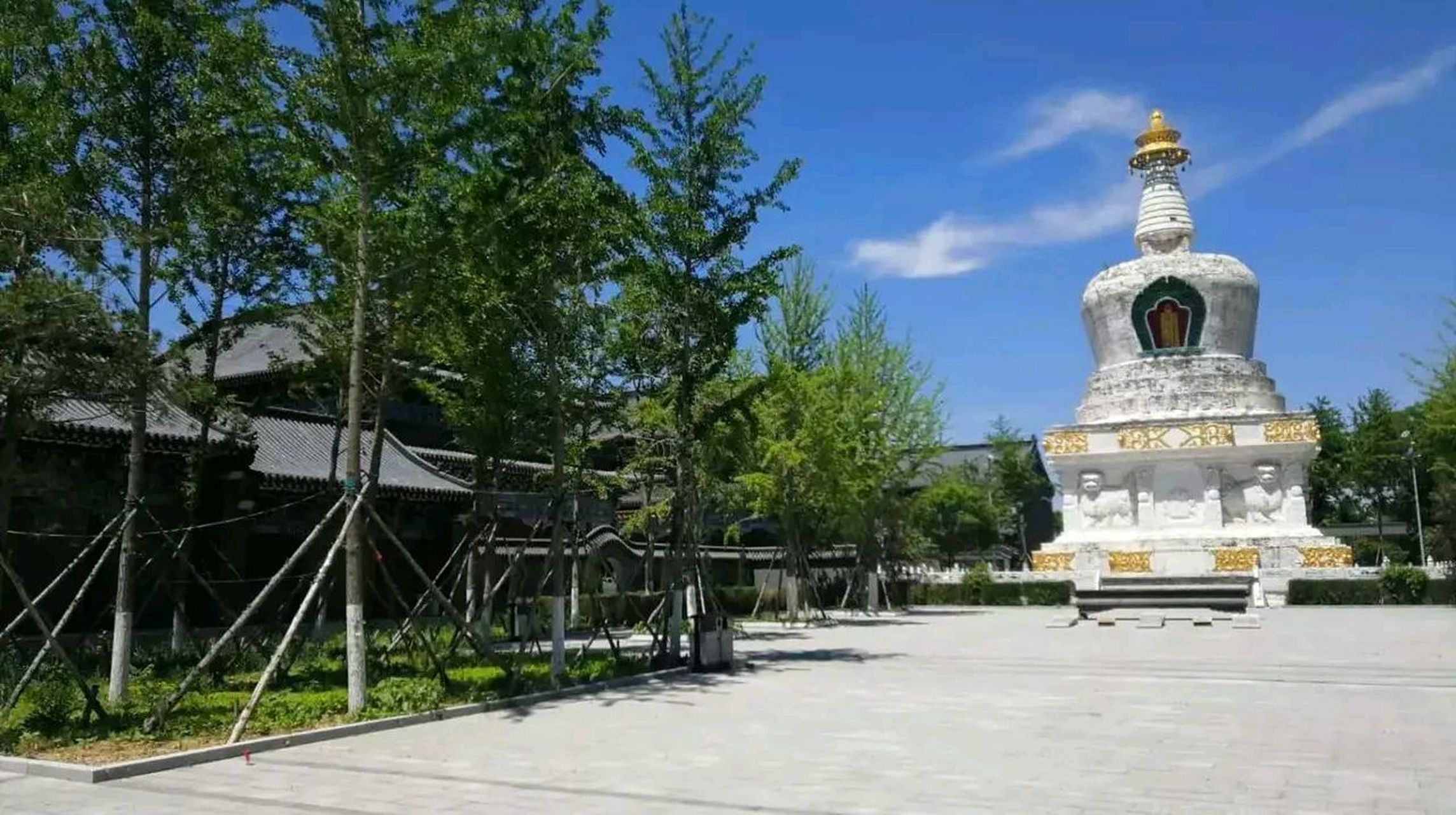 瀋陽四塔中的東塔護國永光寺 東塔永光寺始建於公元1640年,1645年竣工