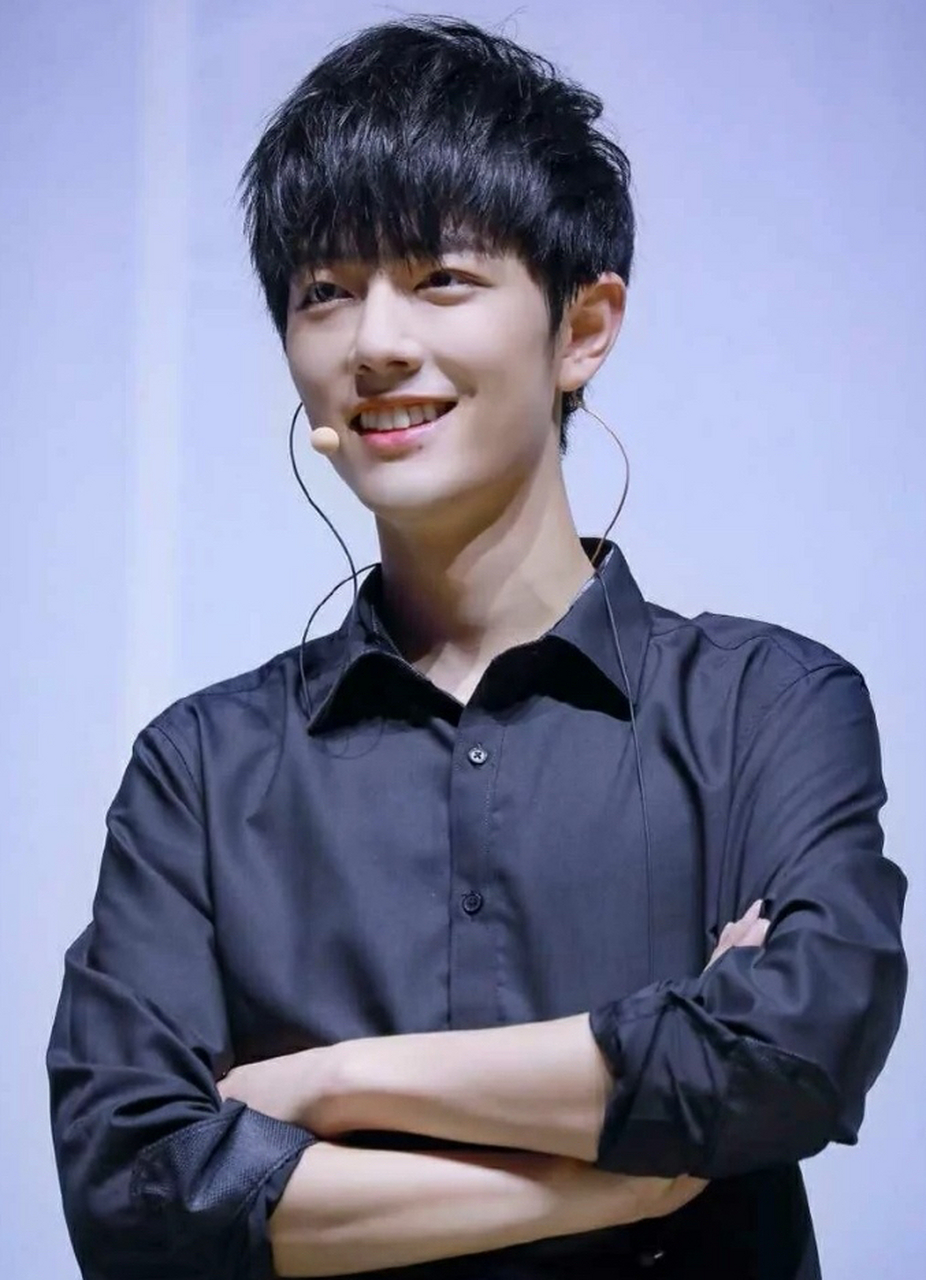 古早的图,我战那时候好青涩!#肖战