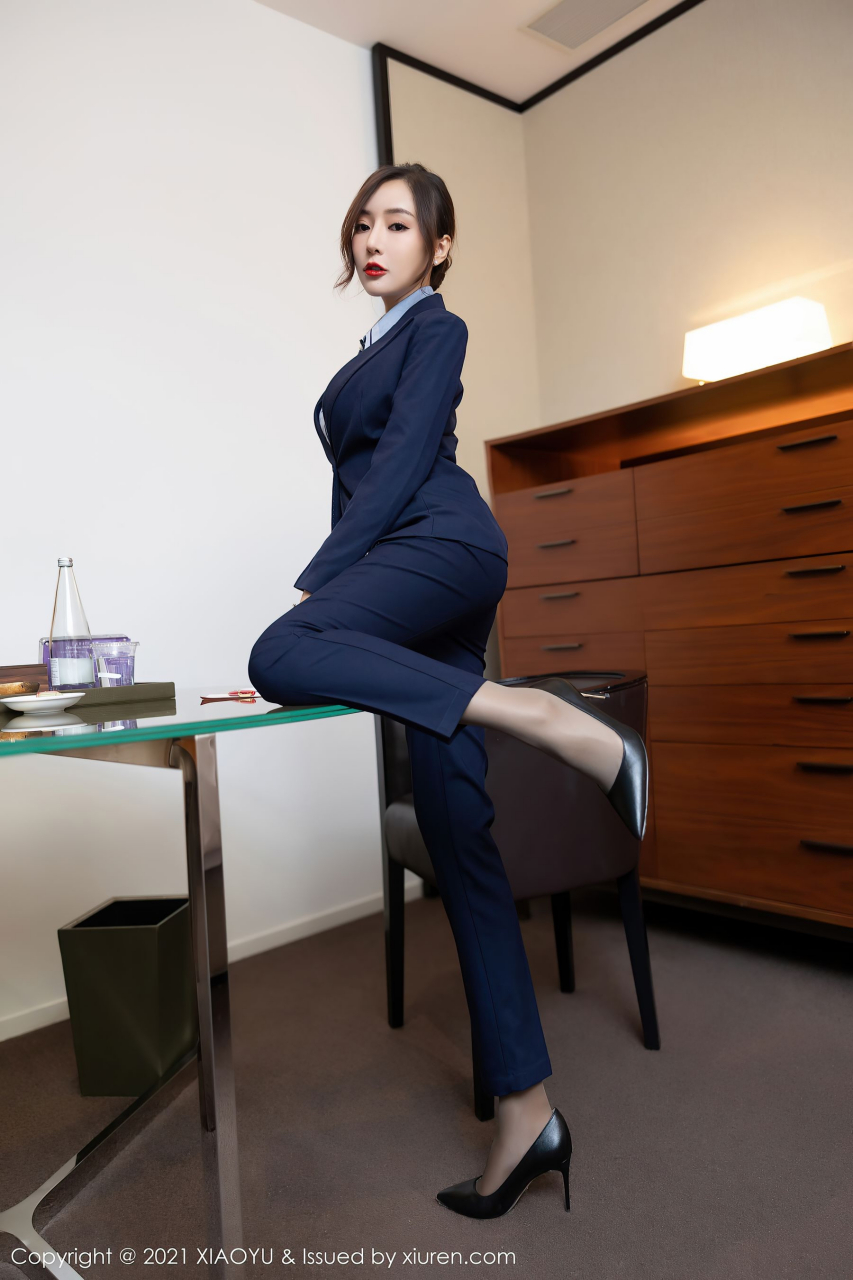 蓝色制服 丝袜 高跟鞋