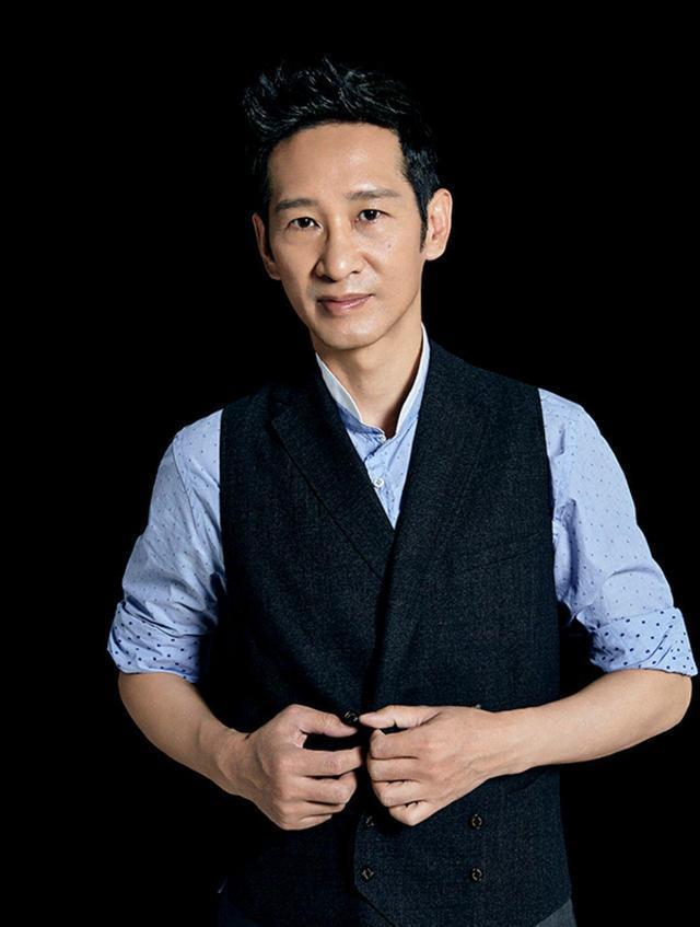 又是疫情!青年演员母亲因新冠离世,年龄比王劲松母亲小很多