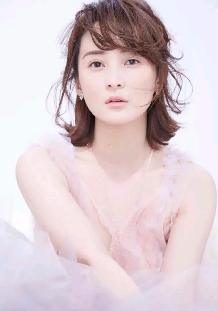 蒋勤勤太美太美了!这皮肤状态这气质,真的女神果然是不会老的!