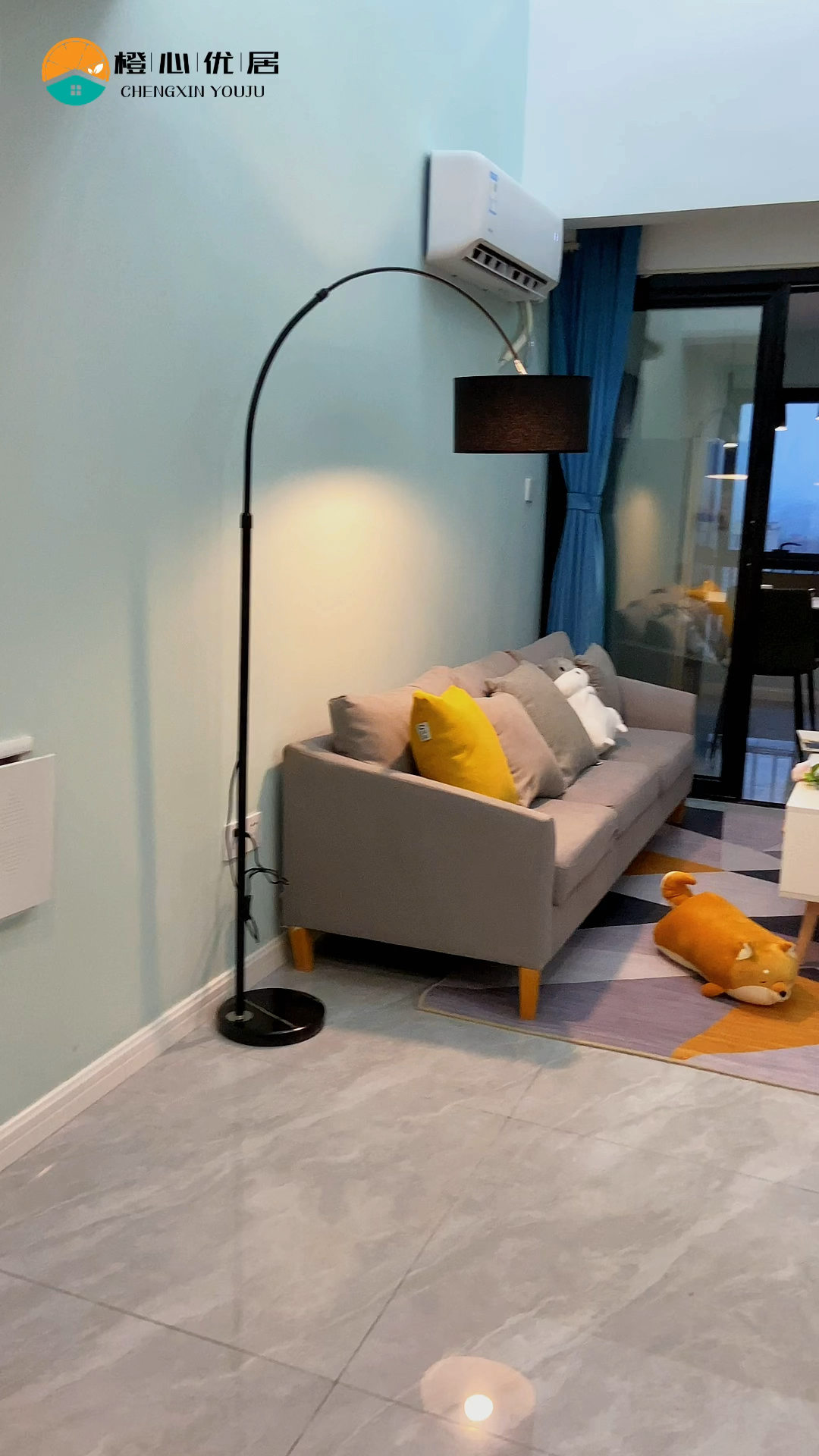 橙心优居镂空标准两居室横向和纵向极致的空间利用空