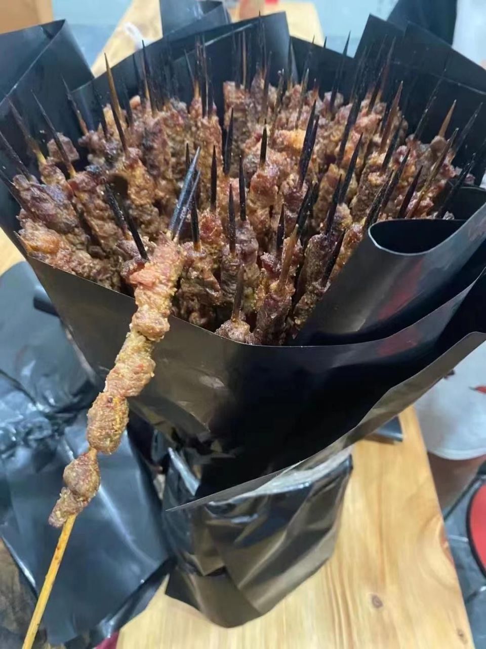 羊肉串"鲜花"新鲜出炉