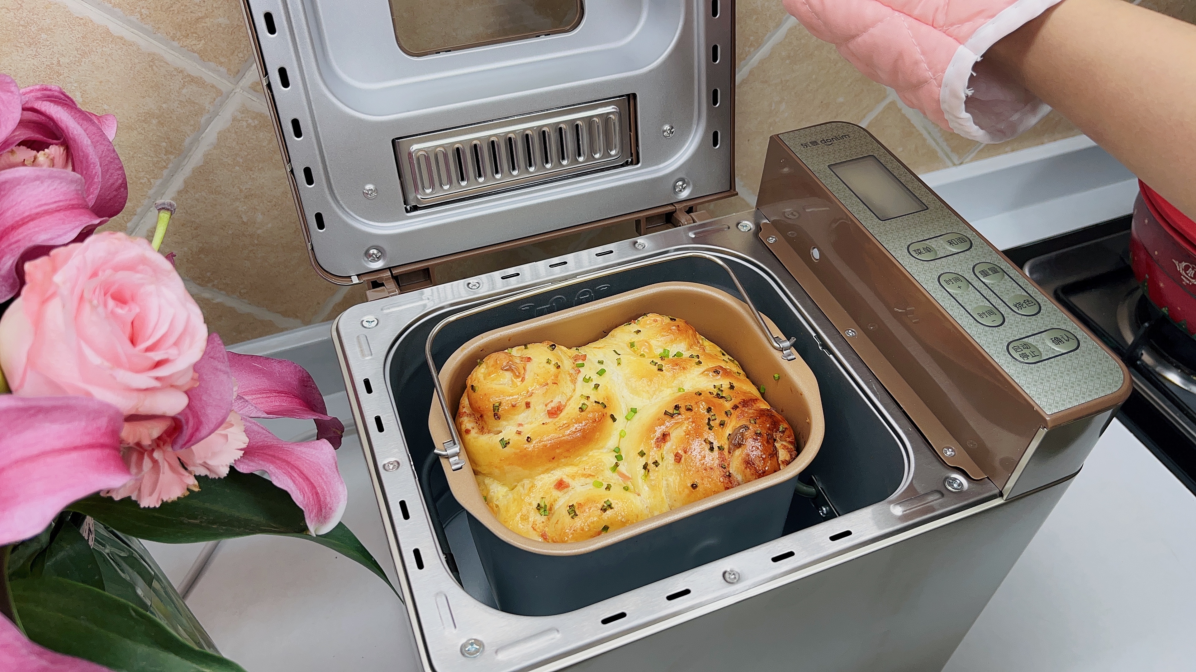 面包机真是越用越好用，解放双手，小白也能做出柔软拉丝的面包