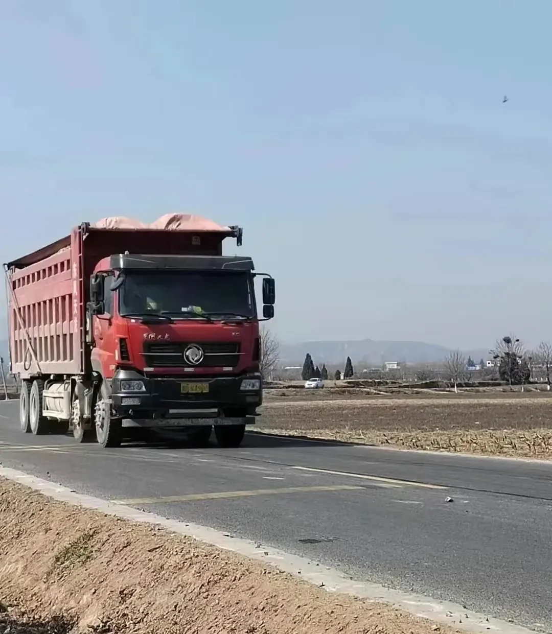 闻喜:阳隅乡807县(闻苍线)道超载砂石车泛滥 源头监管缺失!