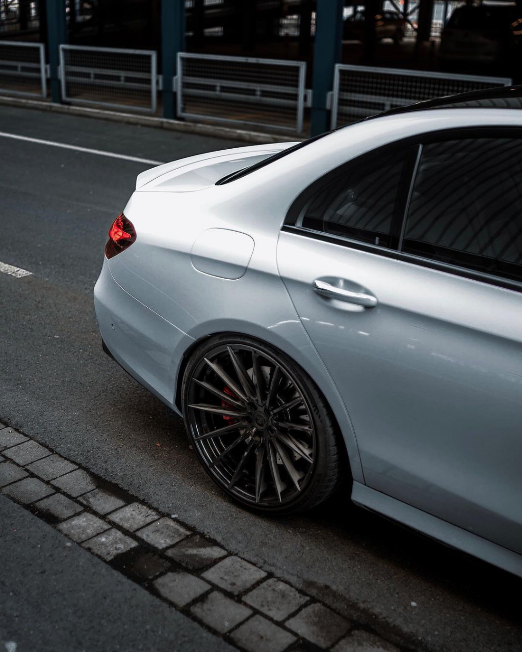 低调的西装绅士暴徒奔驰e63s 4.