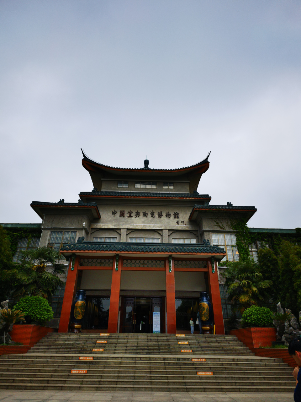 来到"陶都"宜兴,中国宜兴陶瓷博物馆藏品以本地发掘出土的古陶和紫砂