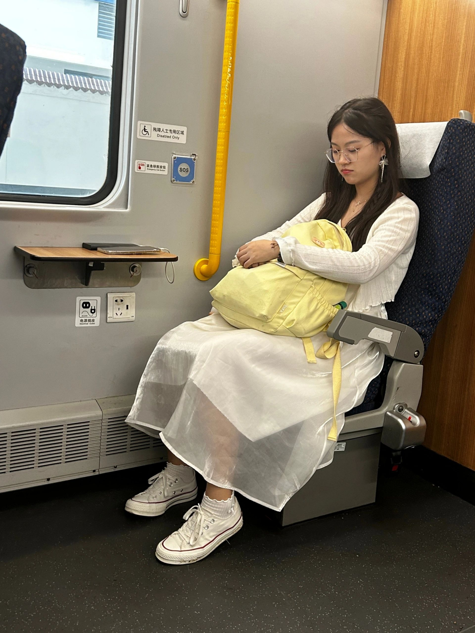 人生第一次坐高铁,真的太紧张了!