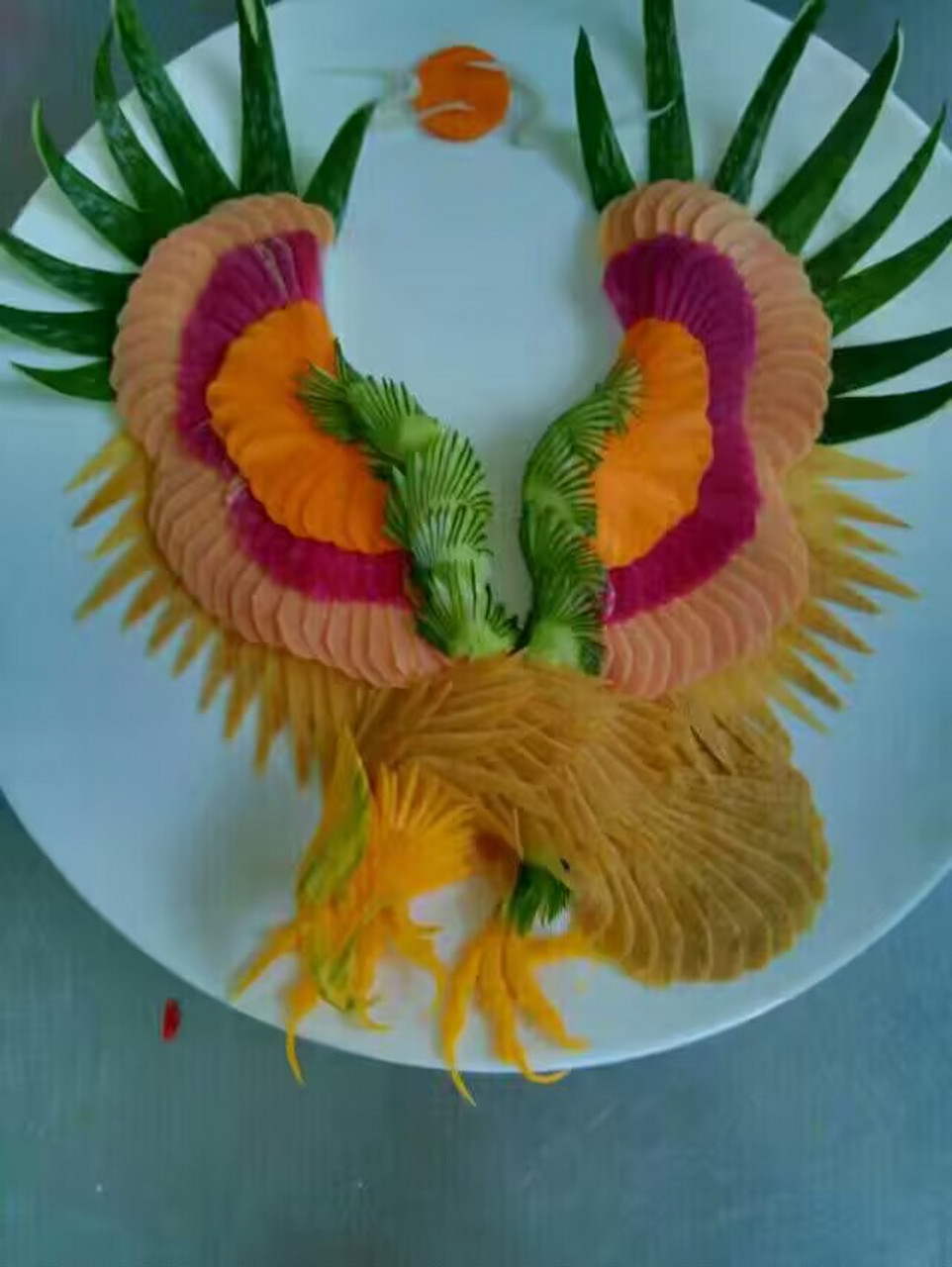 精美的蔬菜雕刻摆盘