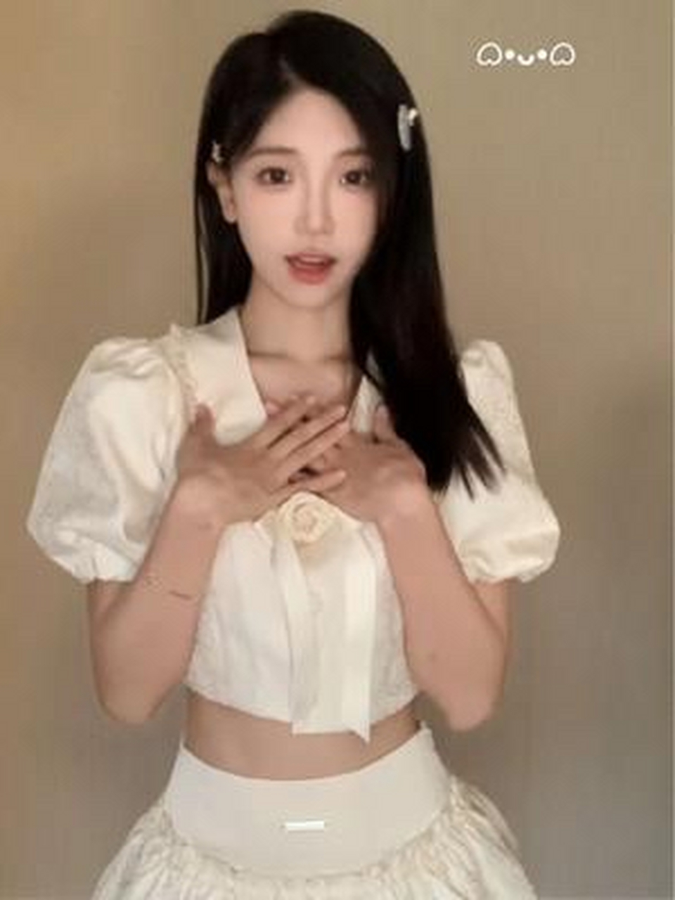 网红美女 临界十缨,别名十缨,1995年01月20日出生于深圳,毕业于美国