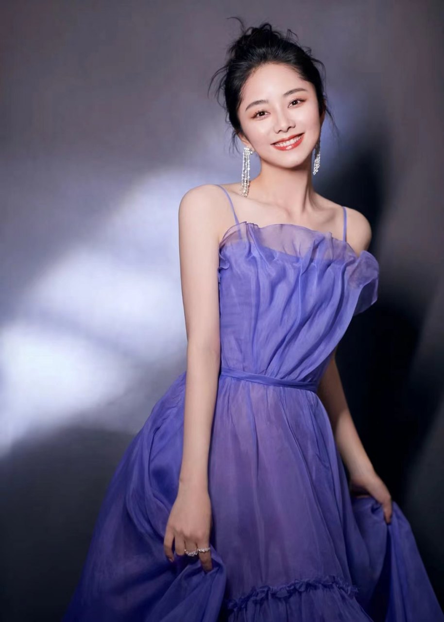谭松韵,一个充满灵气和活力的女演员,近日竟然被质疑整容了!