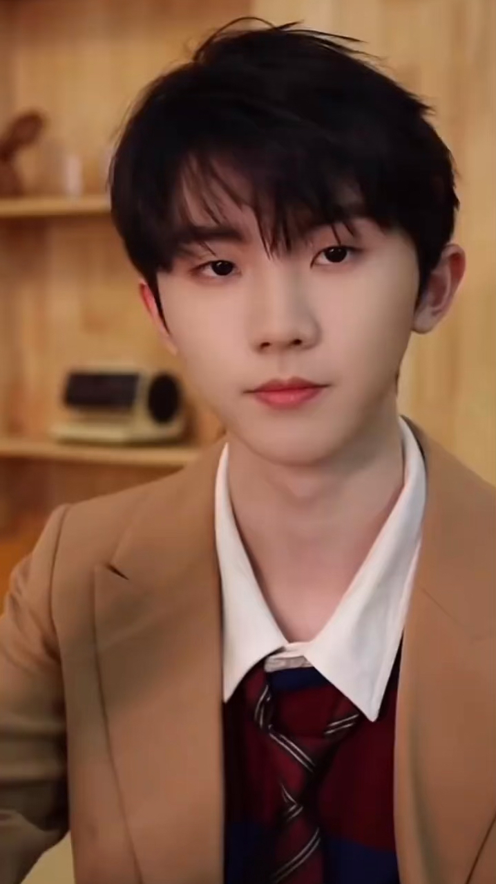 是又有虎牙又有兔牙的小茄一枚啊 马嘉祺意气风发超帅超可爱#宝藏男孩