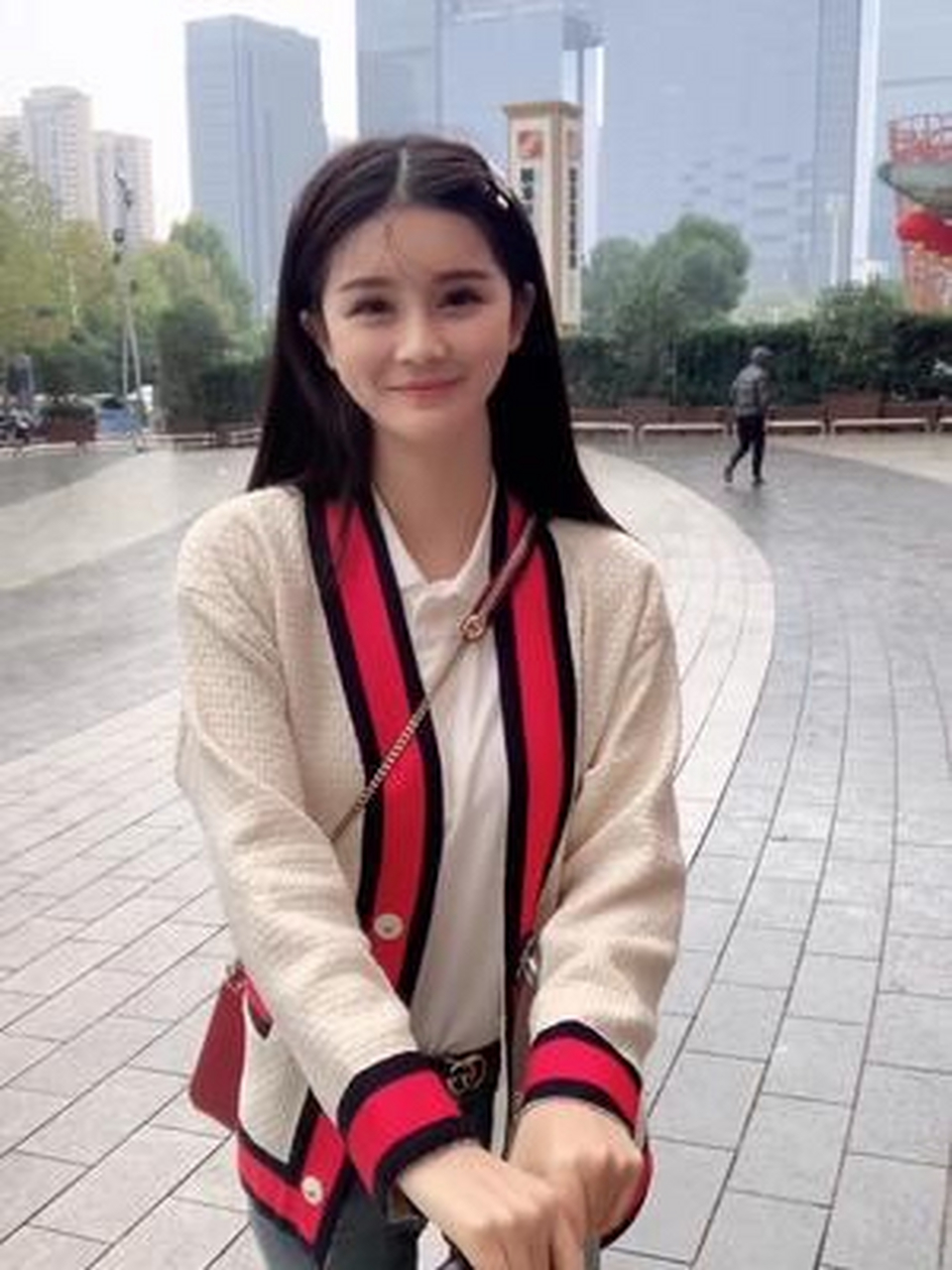 网红美女  小凡c 小凡c原名杨佳晏,来自安徽合肥,抖音网红主播