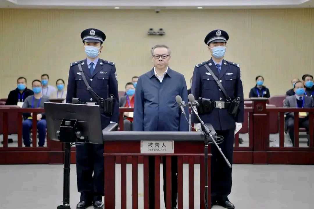 赖小明被执行死刑,钱没花完人没了,也有人说他这辈子值了