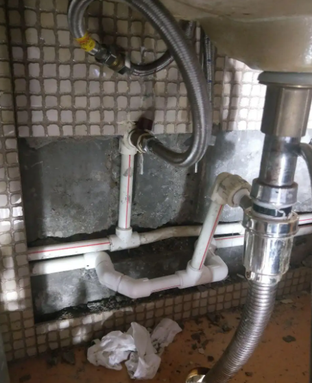 北京修水管多少钱?厨房卫生间厕所漏水怎么找师傅安装维修水管?