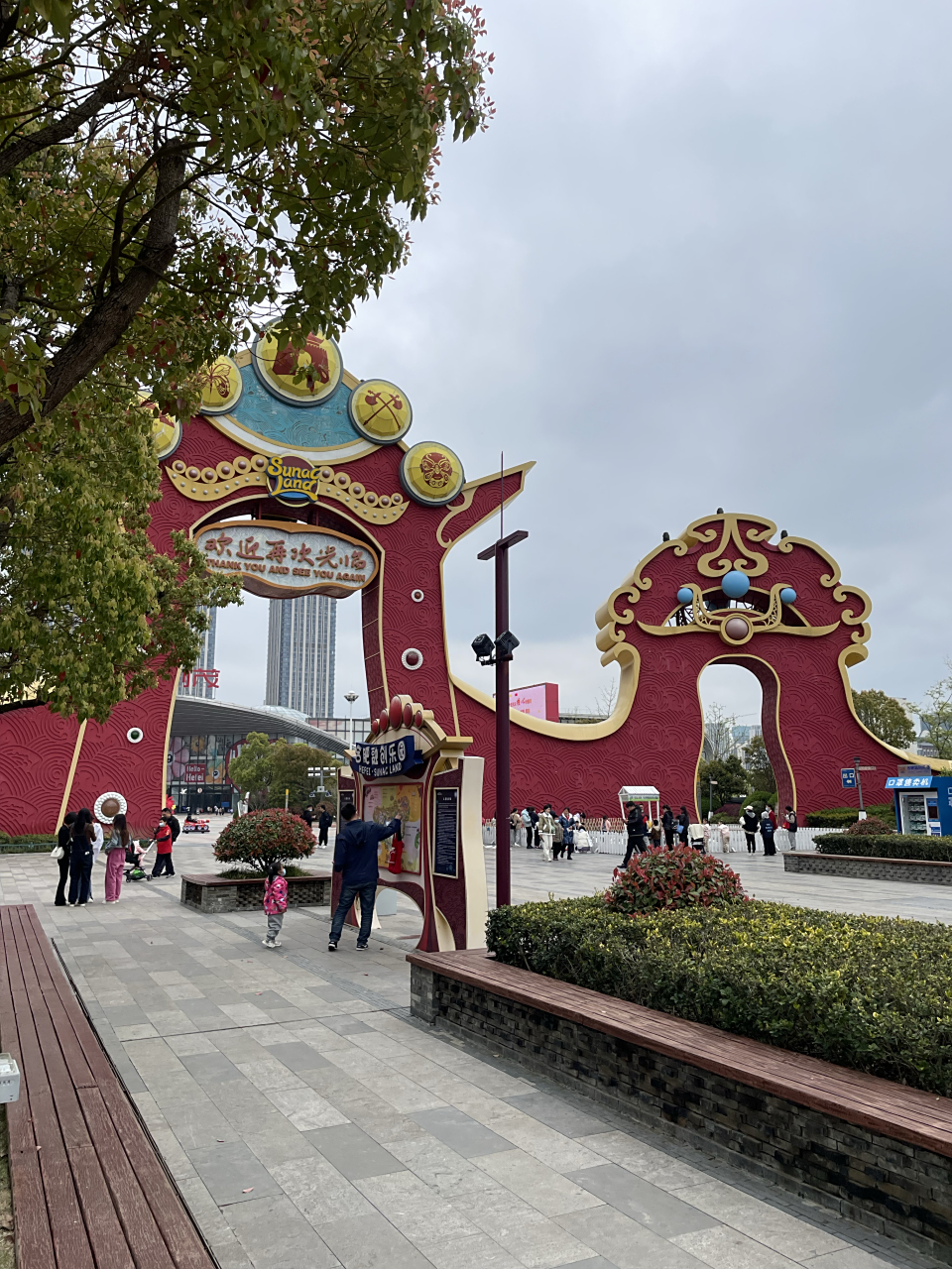 合肥融创乐园,买了电子票不能用,也不提示,换票一定要到大门外的售票