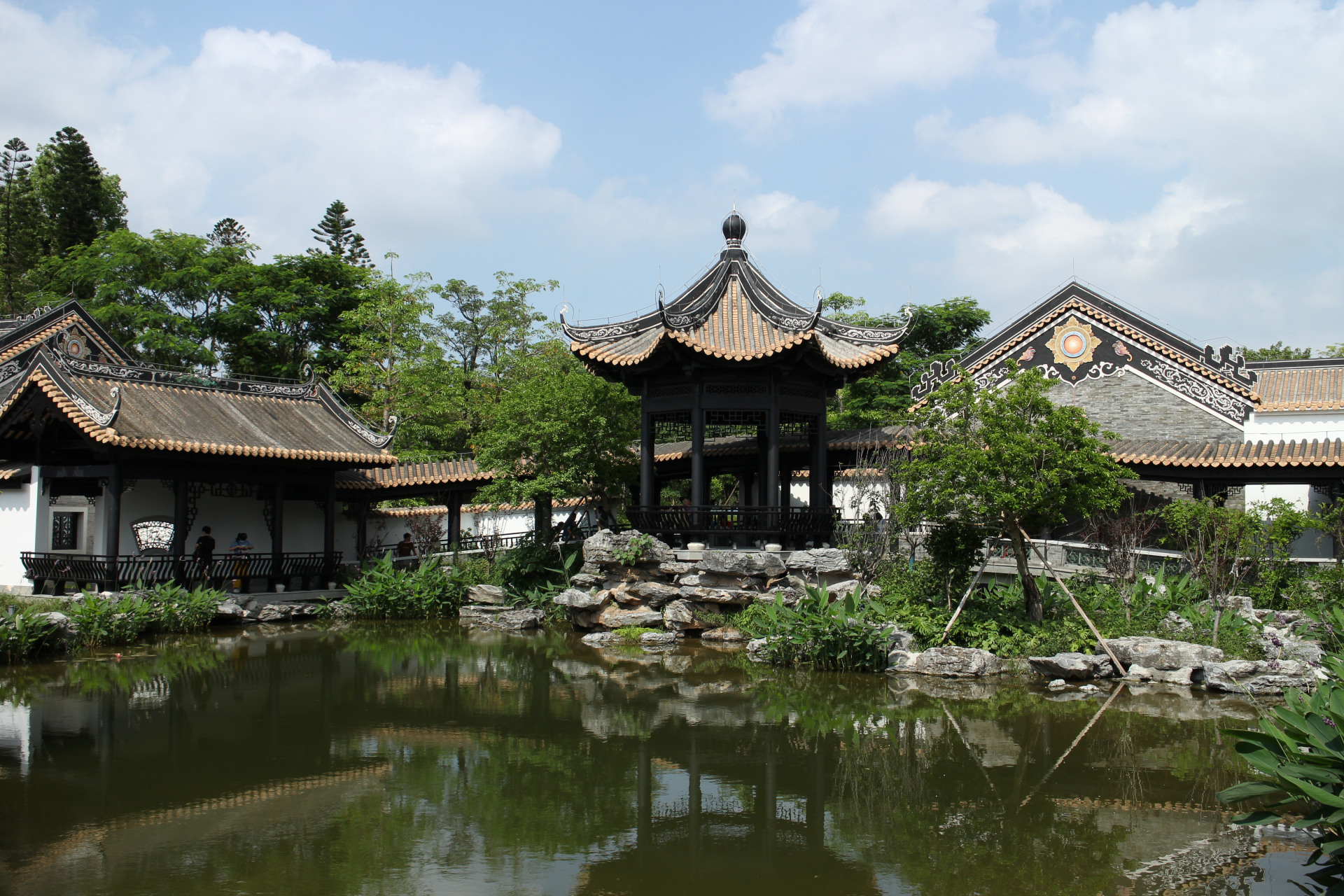 广州文化馆新新馆6: ---广绣园    广绣园小巧精致,以广府典型的府宅