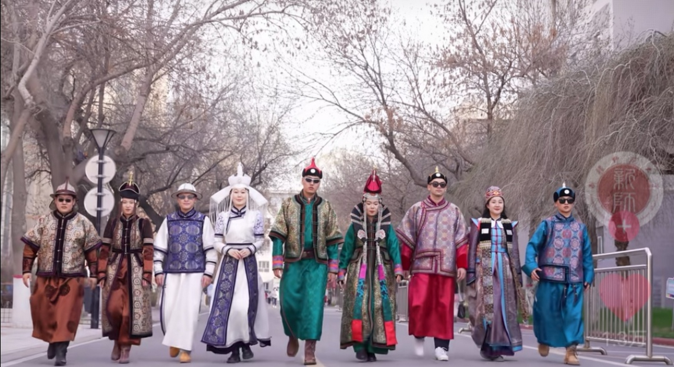 不得不说,各民族服饰真是太具有特色了[大笑]