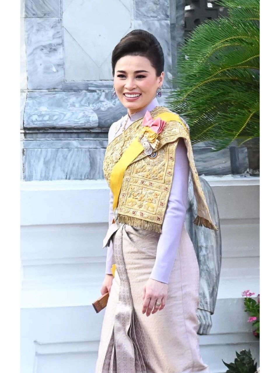宫斗冠军苏提达王后45岁生日,容光焕发!