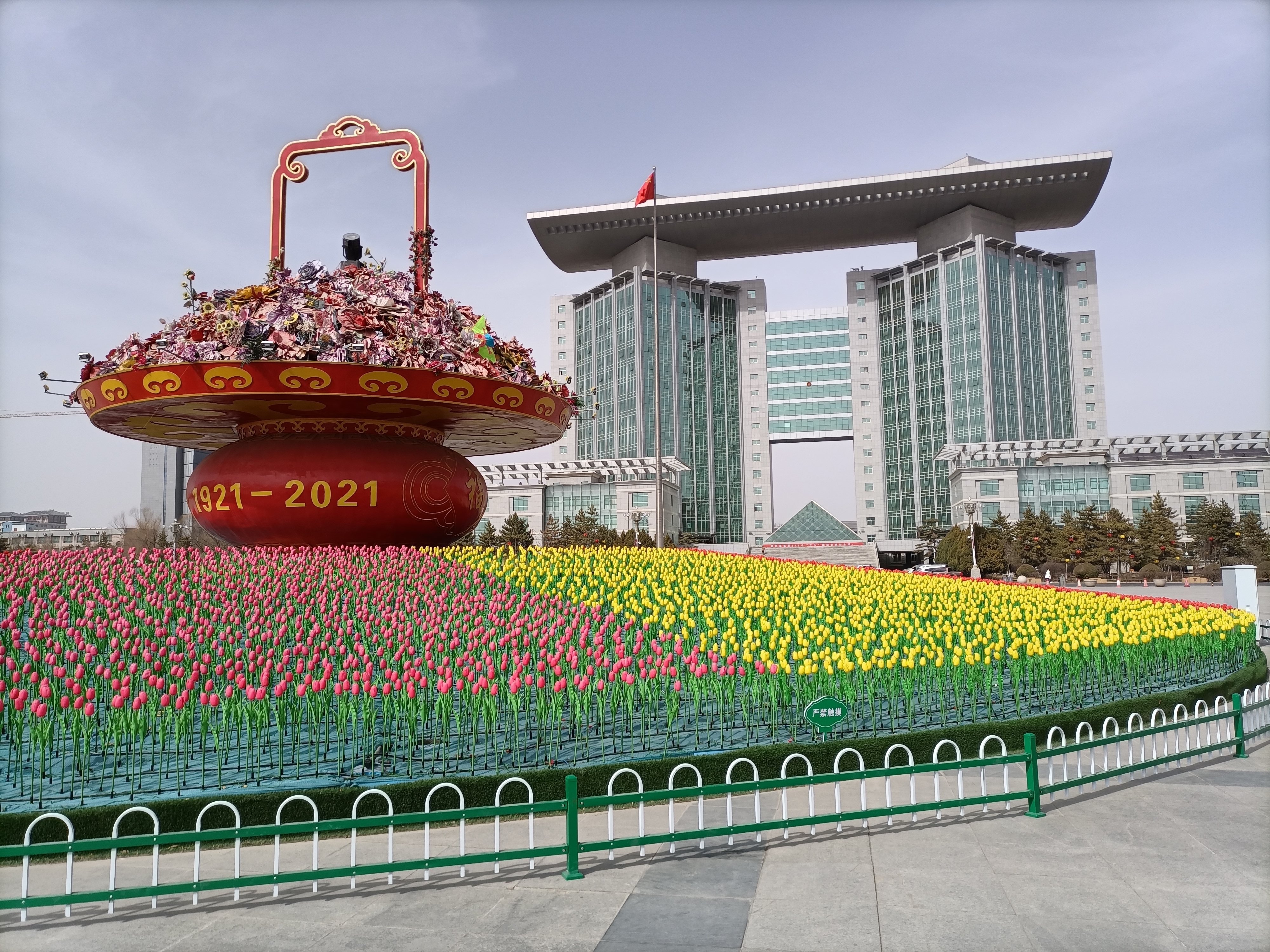 酒泉市政广场,市中心鼓楼景色