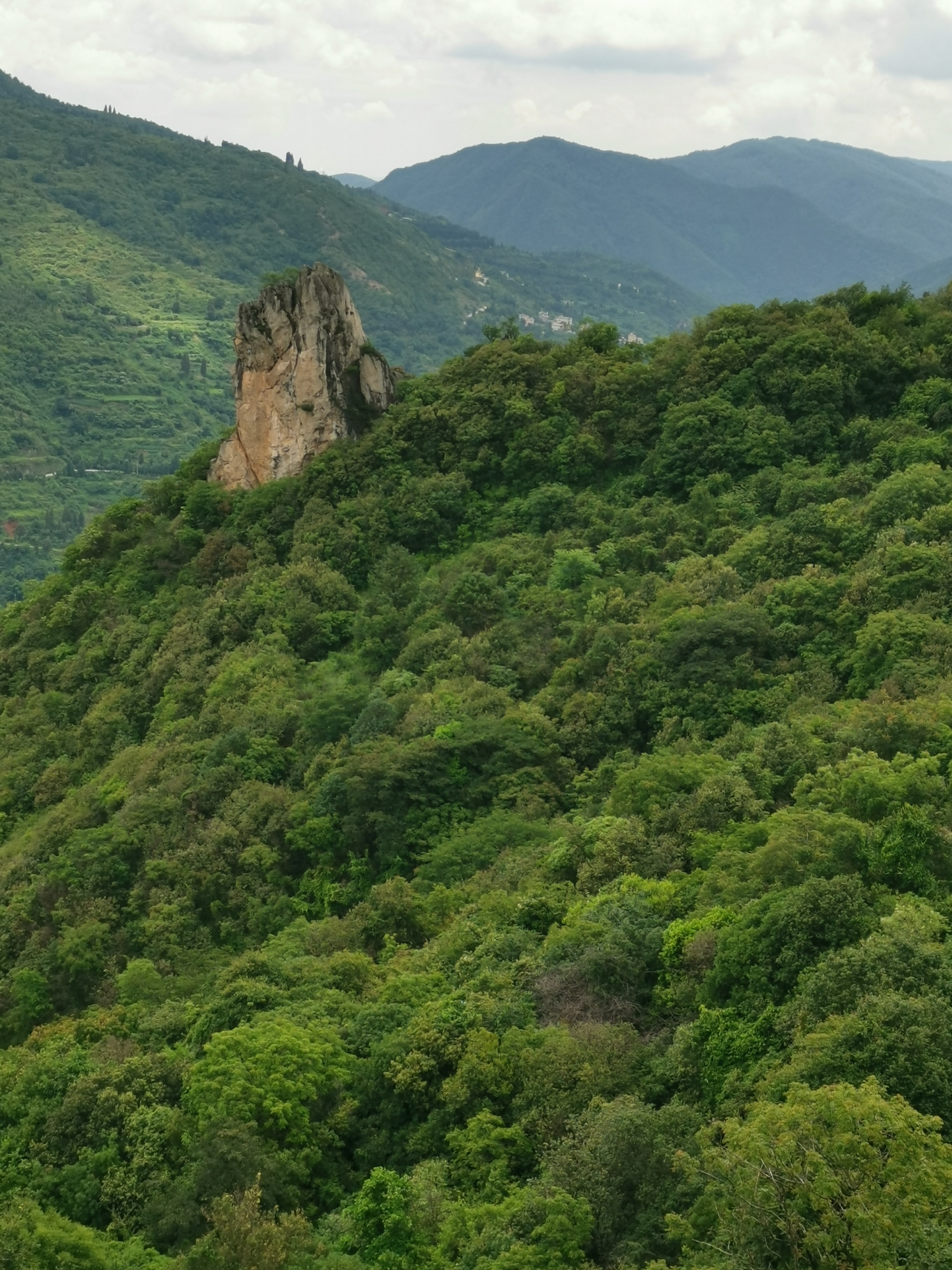 昆明市西山区巨石寨