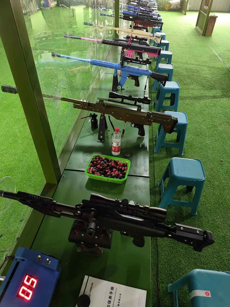 气炮枪枪林弹雨游乐设备斯玛特气炮枪游乐设备厂家给大家进行小型气炮