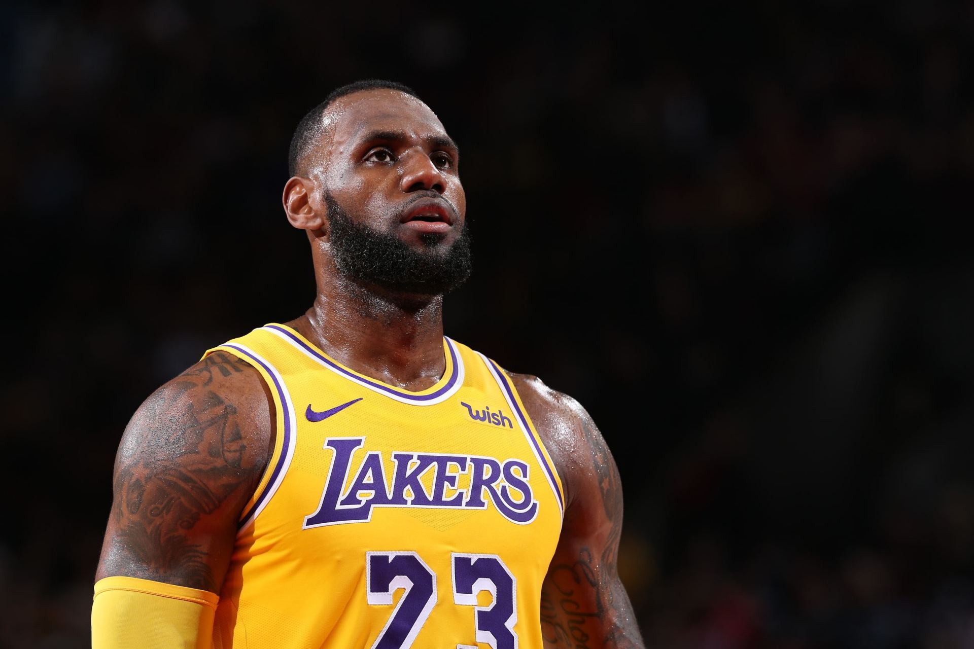 随着哈斯勒姆,伊戈达拉,安东尼等人宣布退役,下赛季詹姆斯就成了联盟