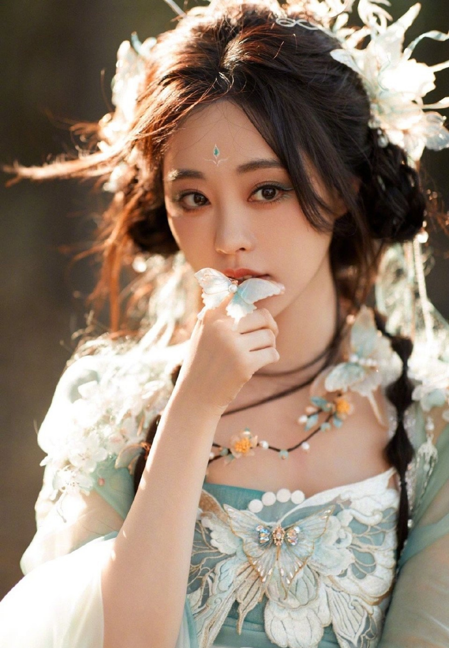 祝绪丹蝴蝶结编发# #祝绪丹# #娱乐最前沿# 祝绪丹葫芦辫真的好美