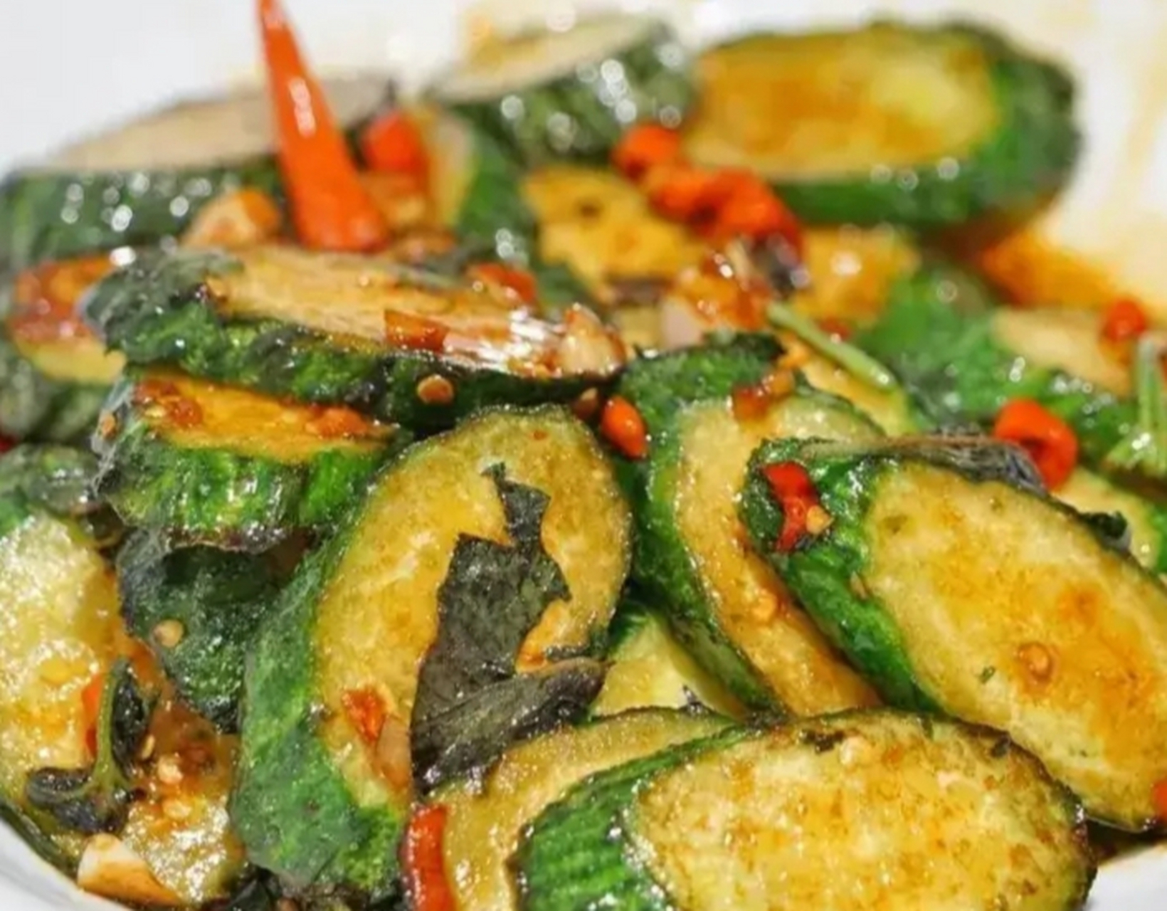 我的美食分享#  紫苏黄瓜  食材:黄瓜,紫苏,朝天椒,大蒜,盐,蚝 