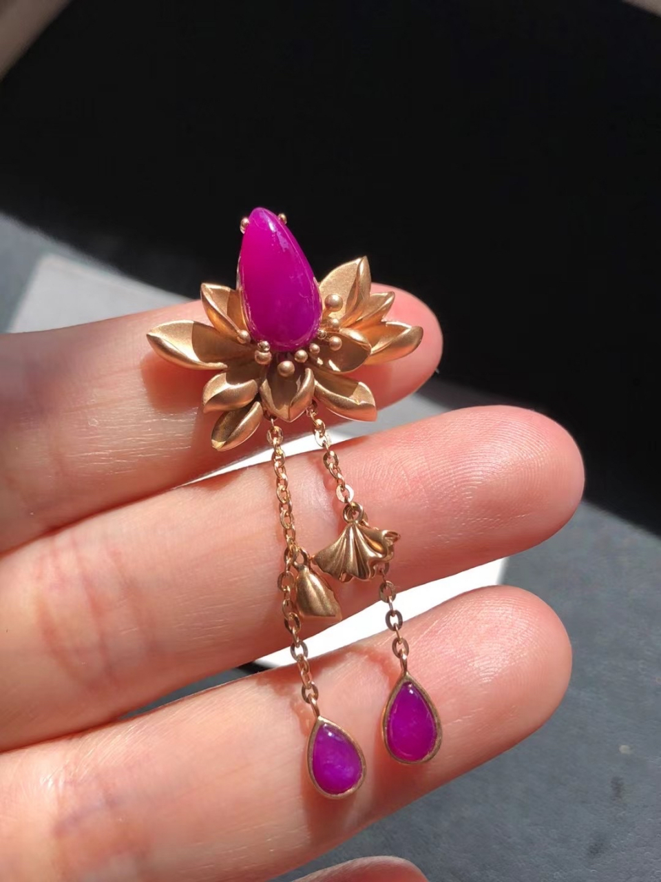 美丽舒俱来荷花吊坠挂件k金镶嵌