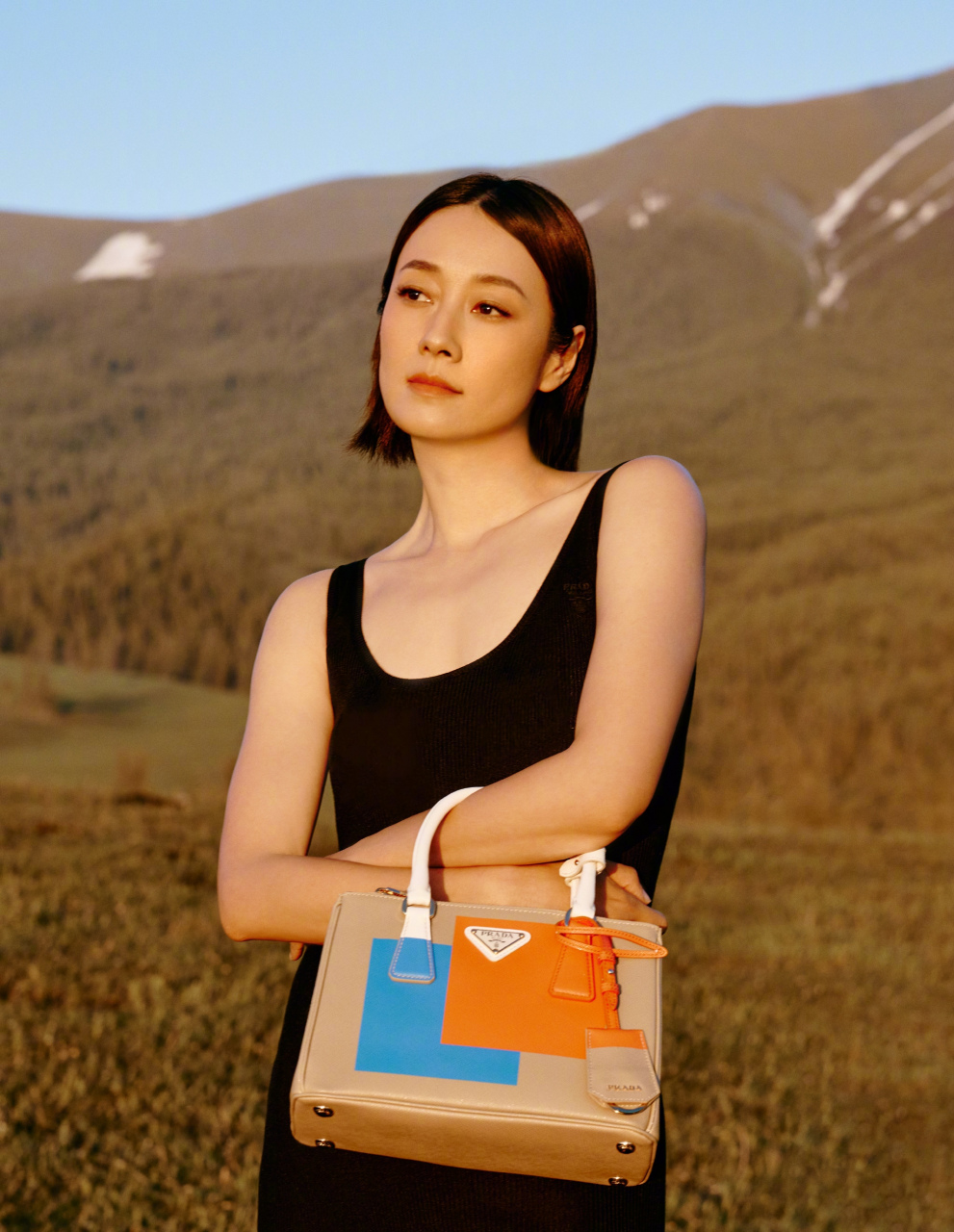 prada刚因为代言人热搜,马伊琍就背着prada包包宣传[捂脸]  prada这个