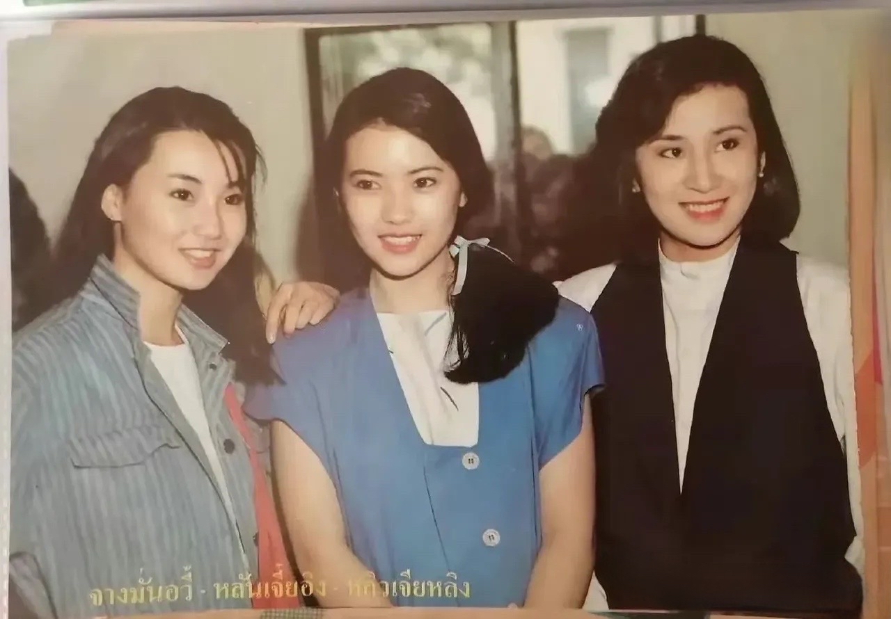 张曼玉,蓝洁瑛,吴君如,一张大合照,怎么觉得吴君如最美呢