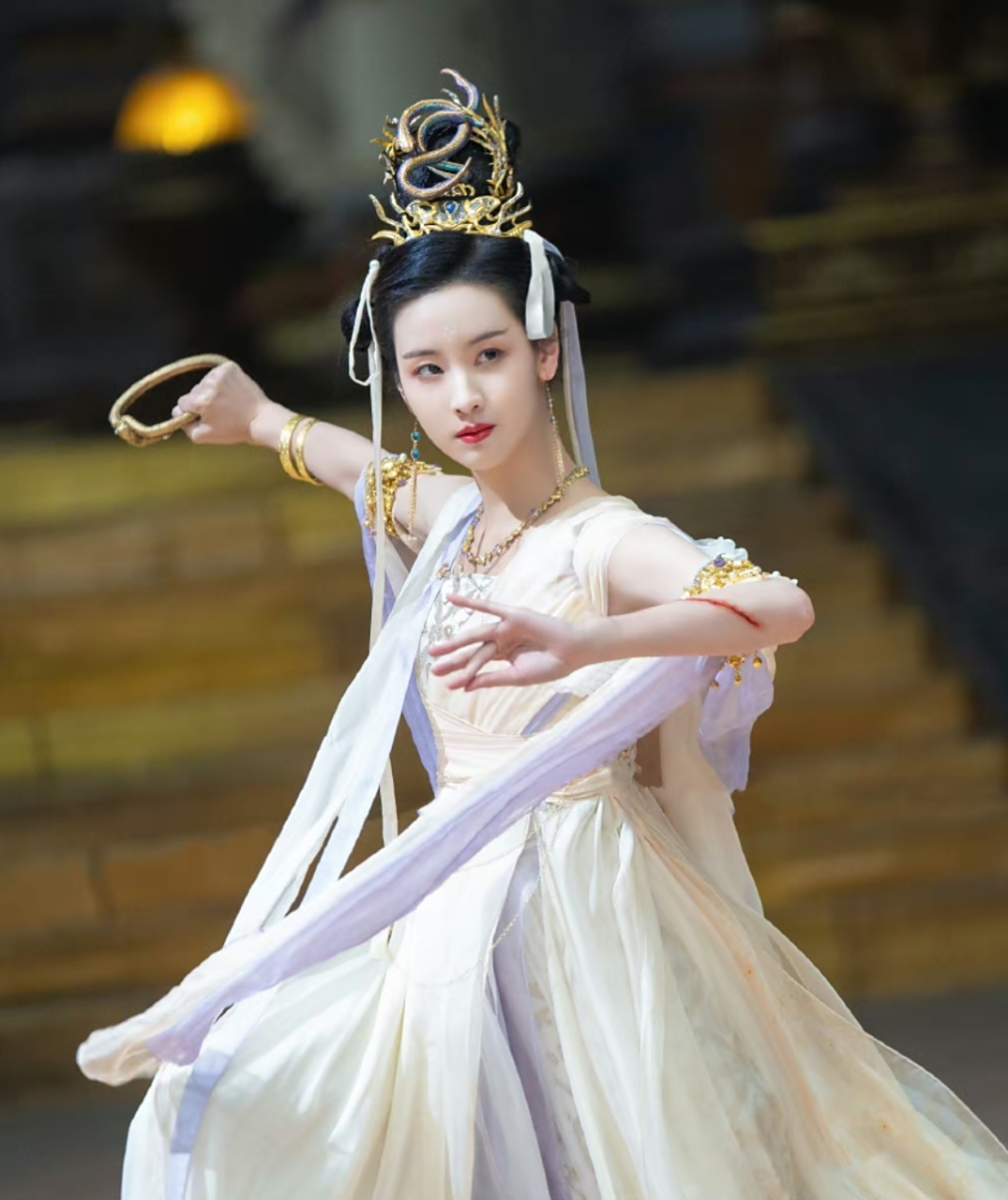 陈都灵《长月烬明》白衣剧照气质出众,女二号风头不输主角,即使演反派