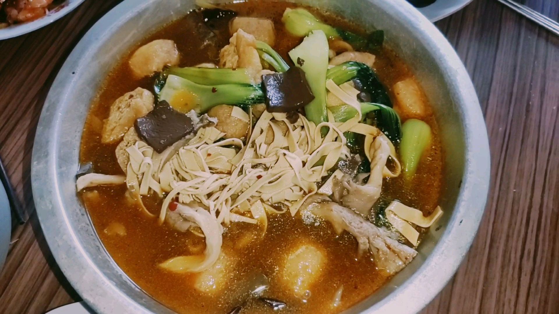 小刚哥的鸡汤麻辣烫,鲜蘑油菜豆泡粉丝,麻辣料香,味正