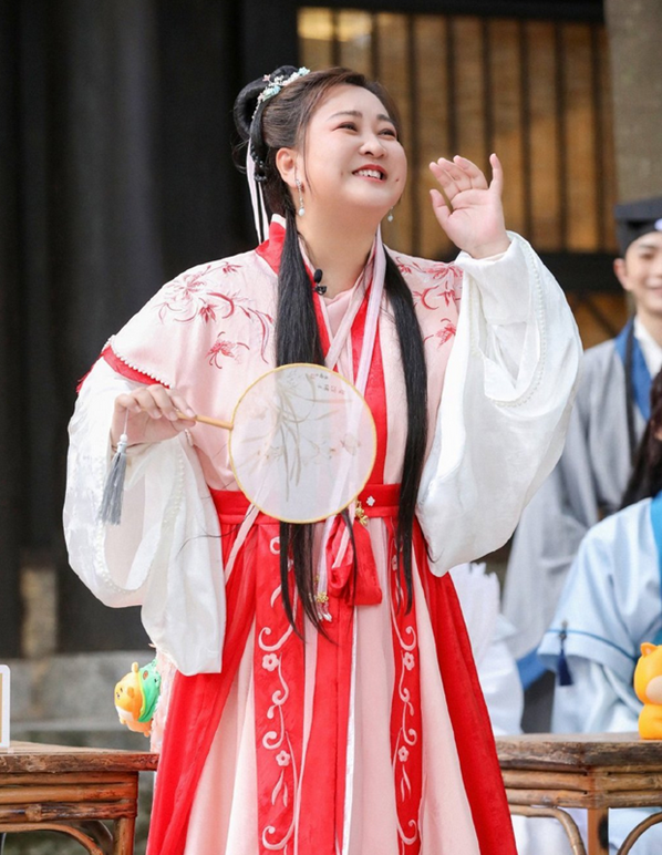 看了贾玲的这几张古装照,我放弃减肥了!