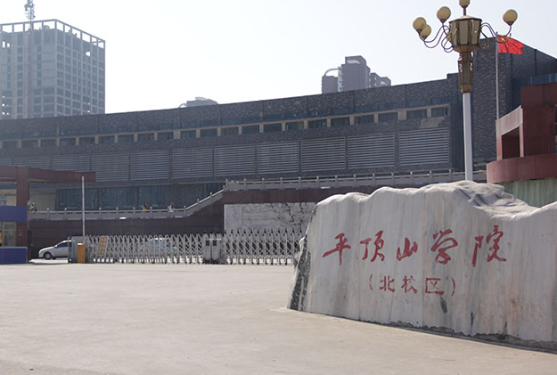 河南平顶山学院"男女混住"惹争议,学校作出解释,女生表示担忧