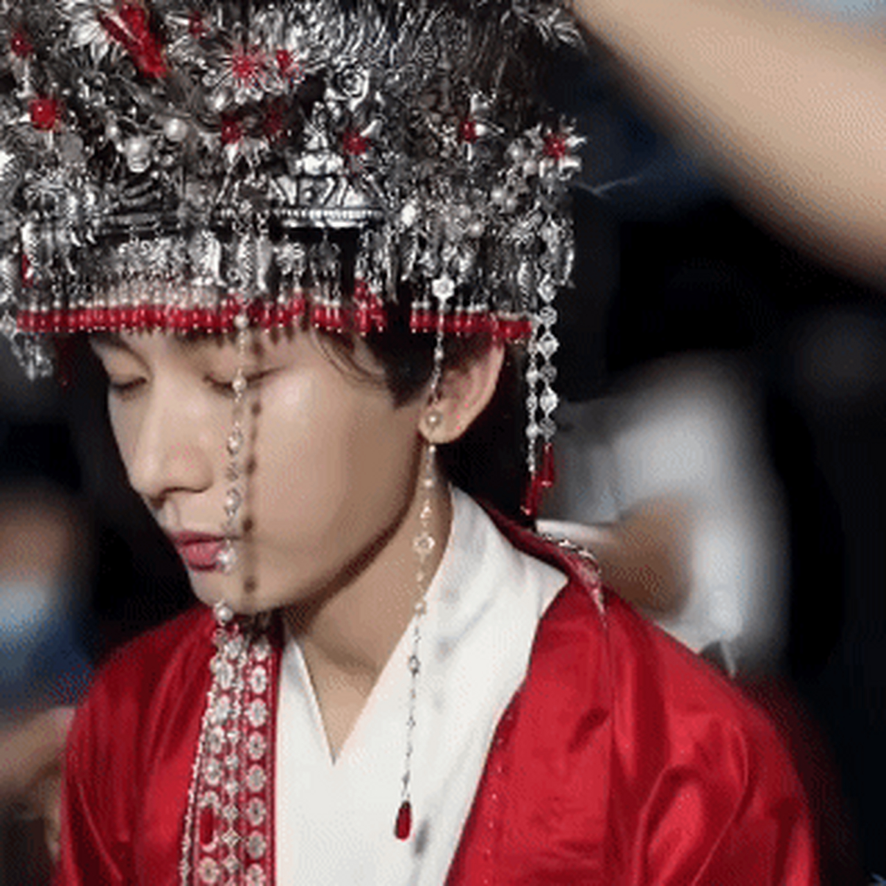 成毅莲花楼女装造型,只感觉这个头饰好美[比心]#娱乐