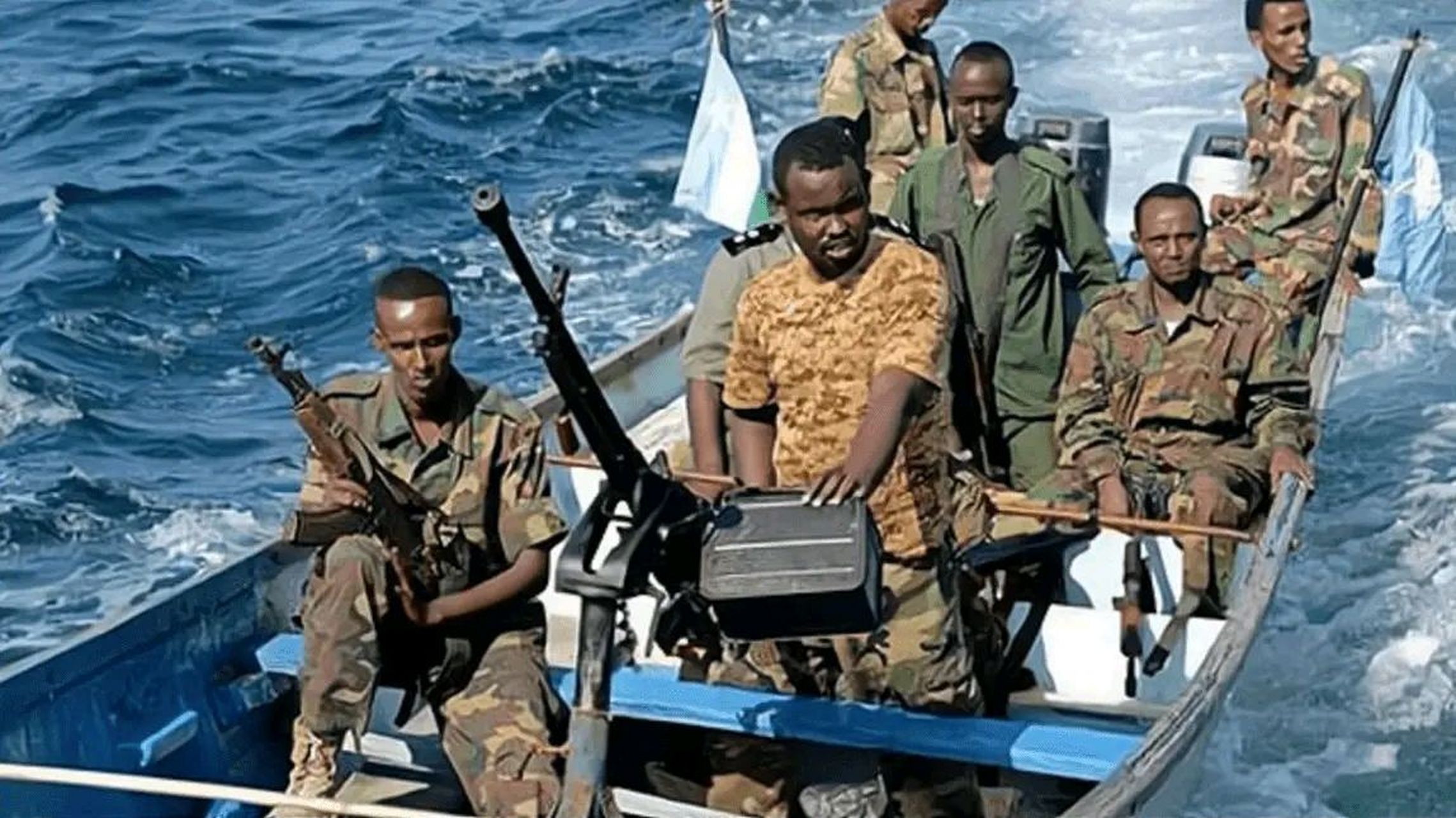 2012年,索马里海盗发现我国海军舰队后,竟直接加速靠近,甚至还要上船