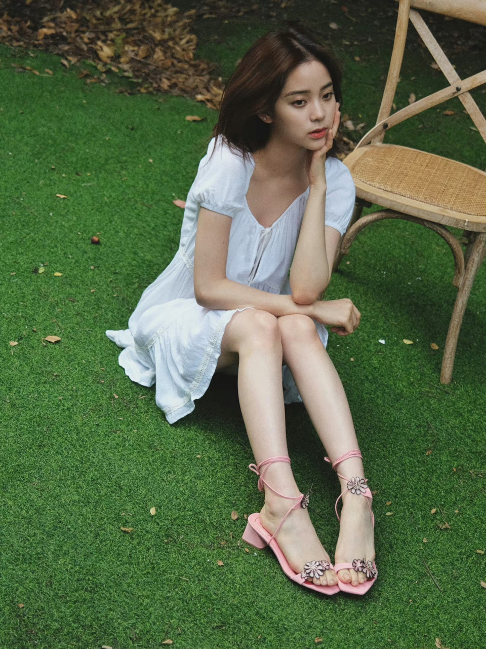 欧阳娜娜的脚丫子涂上红色指甲油真好看,2015年,欧阳娜娜首次登上北京