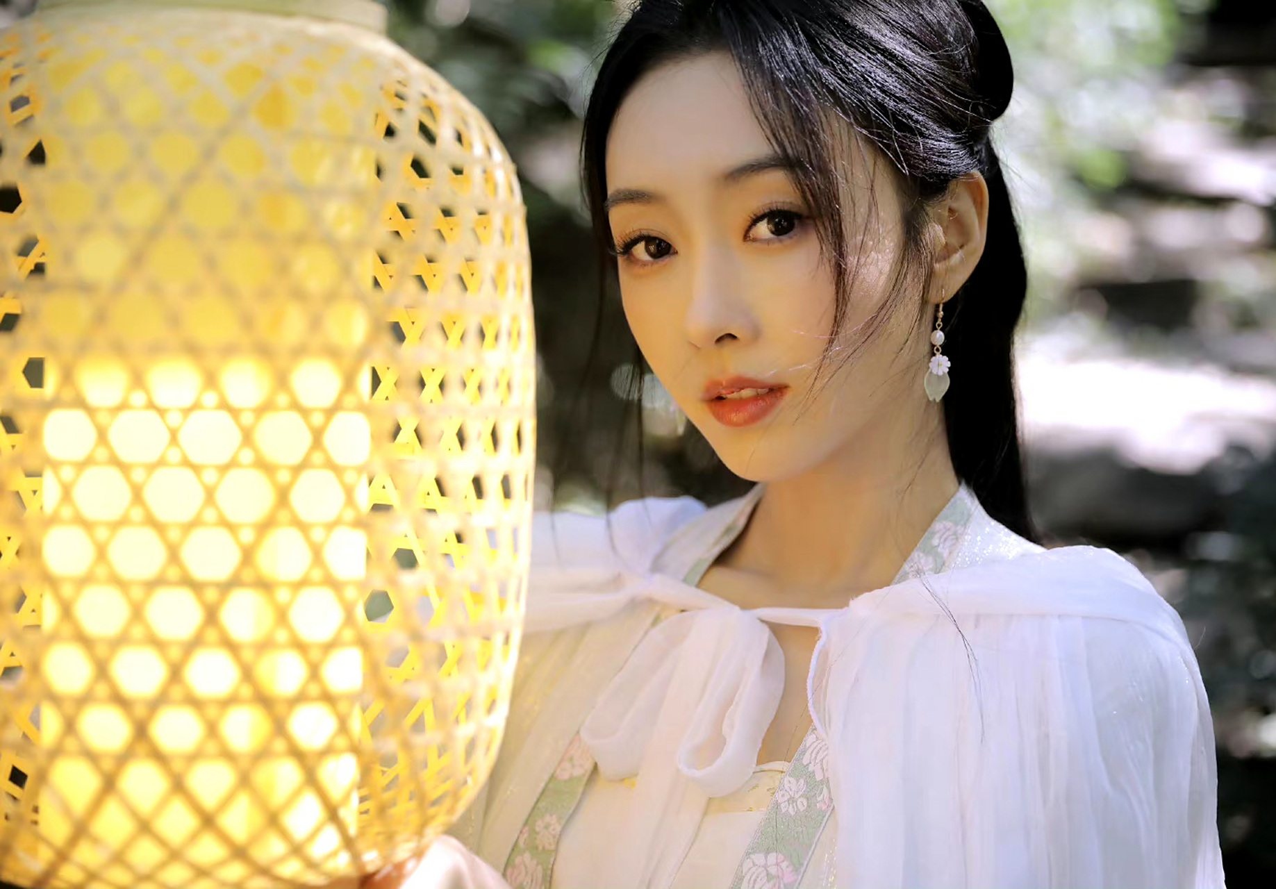 宣璐又发了美美的古装照