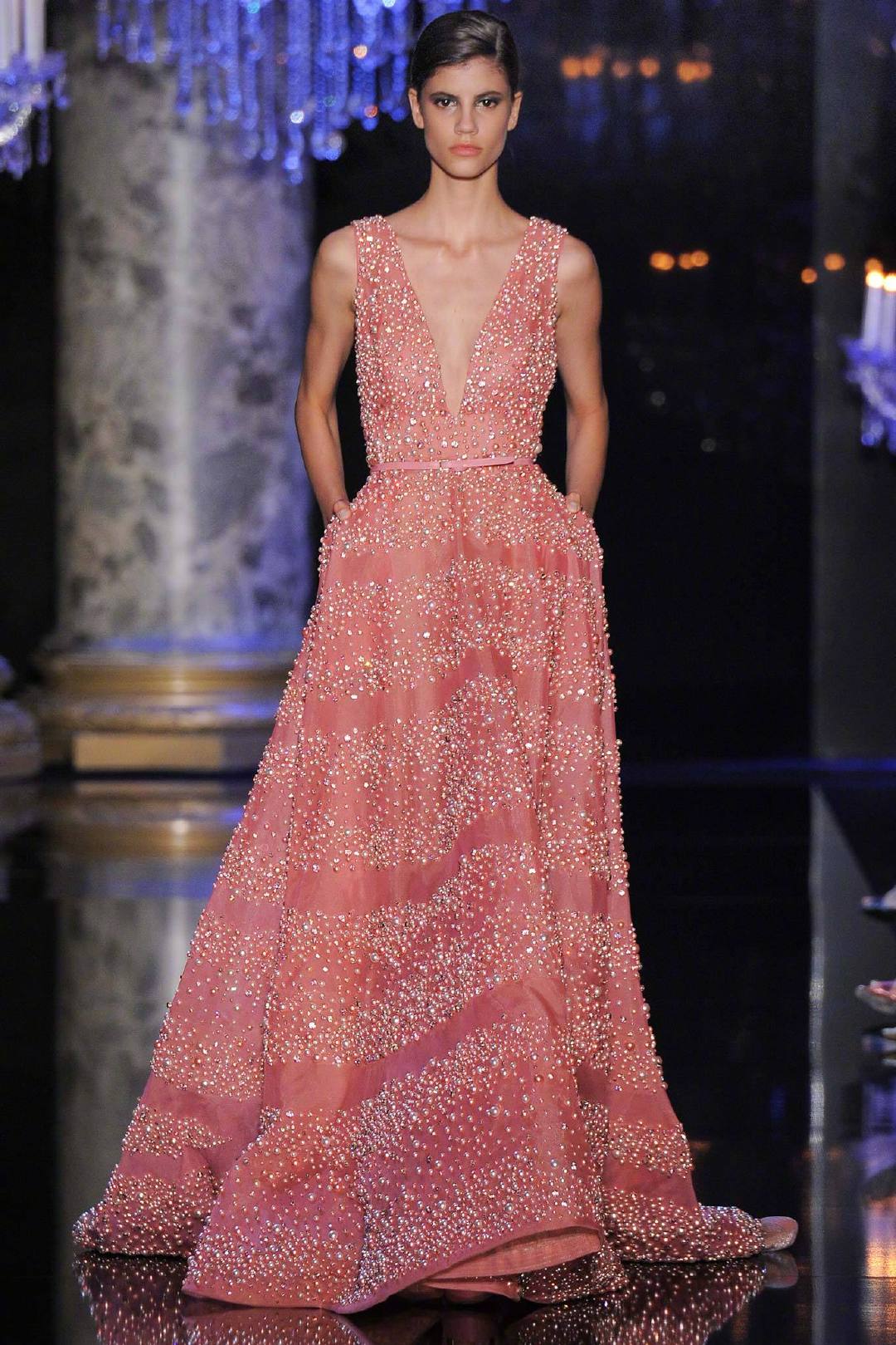 elie saab 2014:亮眼的红色礼服,耀眼的精灵